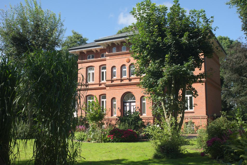 Apartamento Haus Im Park Wesselburen Exterior foto